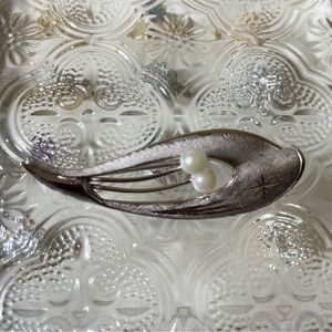 Vintage 1950s Curtis creations Sterling silver Florentine pearl brooch pin
